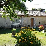Aux Delices De Saleix Semesterbostad